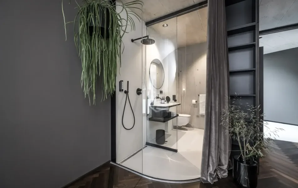 Fugenloses Bad: 7 Fakten über das Bad ohne Fliesen