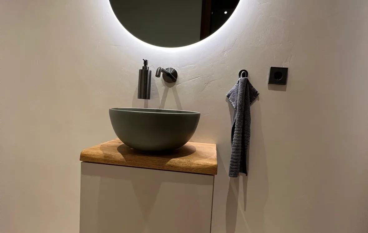 Ein Produkt für Ihr fugenloses Bad – die doppo Purofino